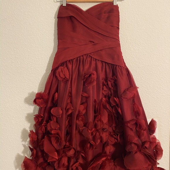 Monique Lhuillier Dresses & Skirts - Red Dress w/ Flower Accents